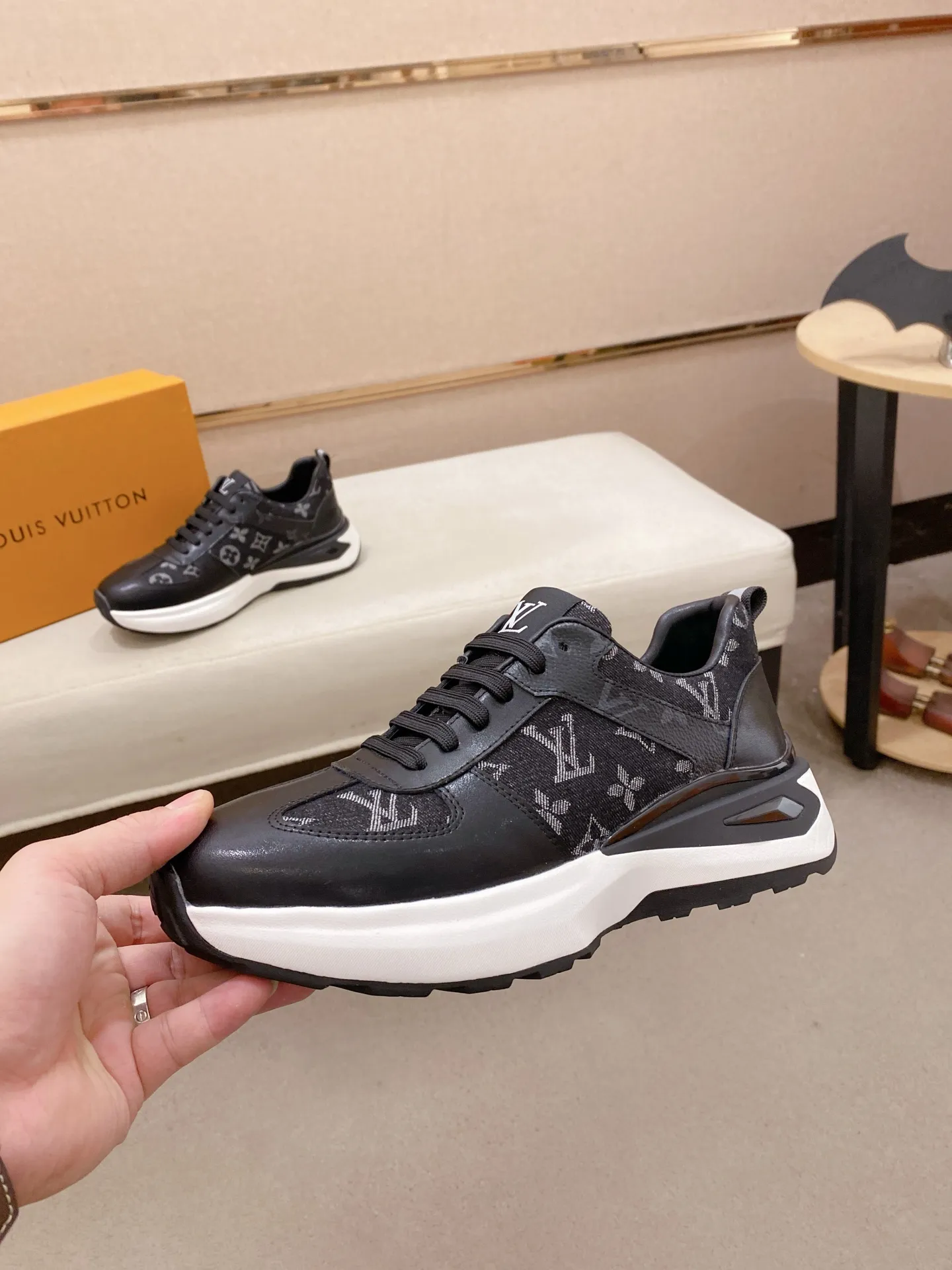 Men's shoes💰:442💰🇮🇹🇮🇹LV Louis Vuitton. The latest fashionable casual shoes are popular in physical stores. New spring and summer comfortable imported custom original cowhide, unique jacquard fabric element design. With sheepskin lining, Lv original bottom, [sun][sun] high-end packaging and high quality💪Details determine the quality, you can enter and exit the counter at will, welcome to compare🇮🇹Size 38-44